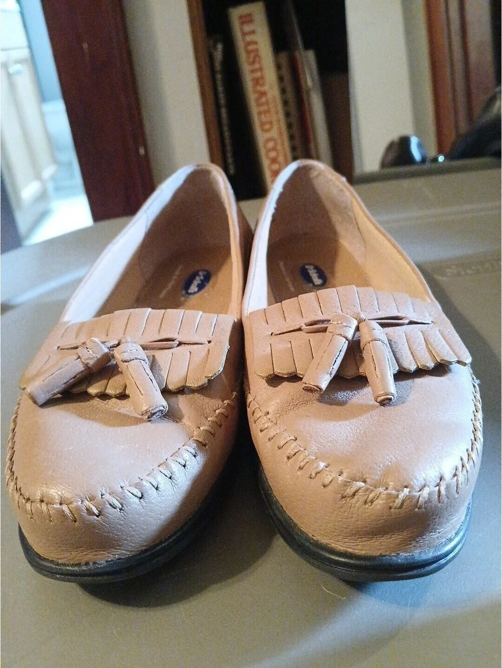 New Dr. Scholl’s Women’s Leather Tassel Loafers Beige Size 8 W Comfort Flats